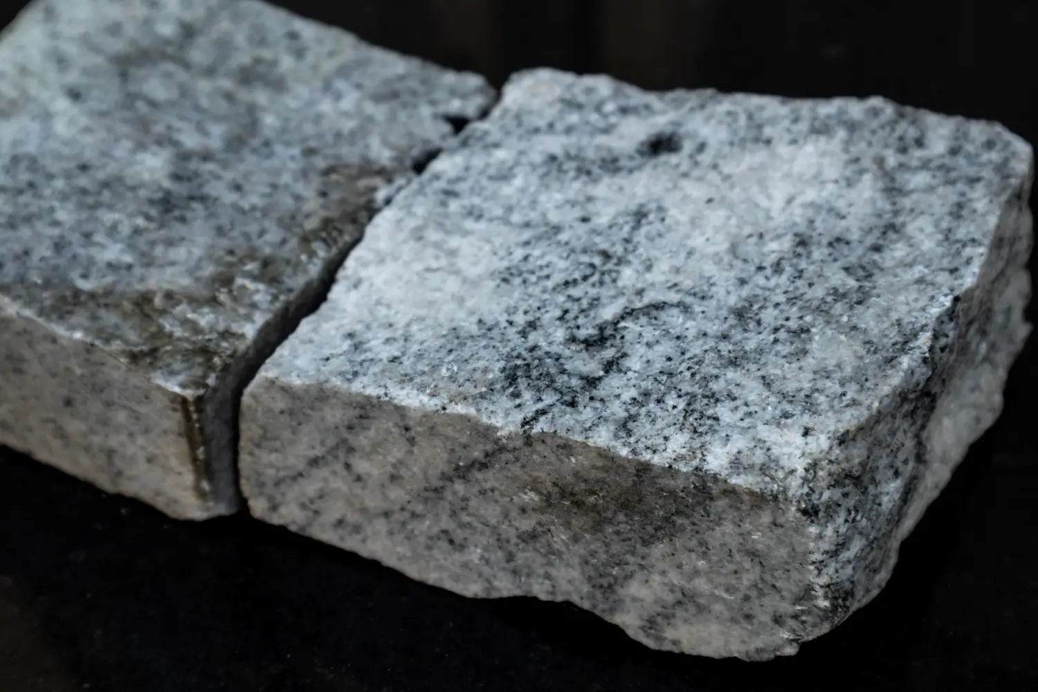 Zybartuva Sale - granito trinkeles Viscont White 1 (1)