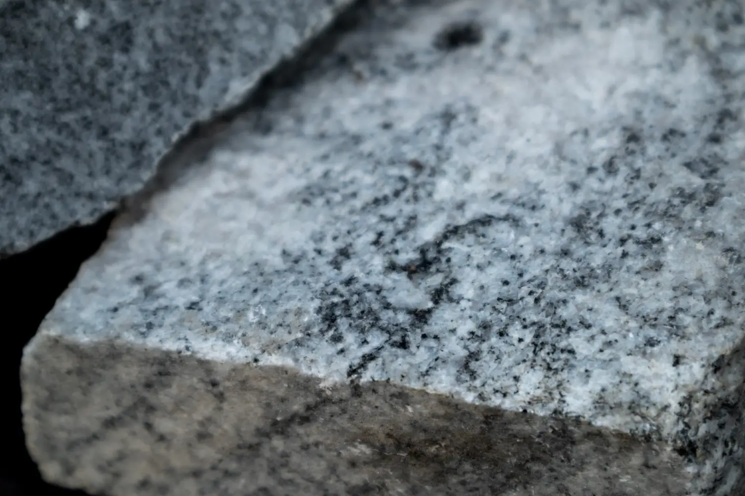 Zybartuva Sale - granito trinkeles Viscont White 2 (1)