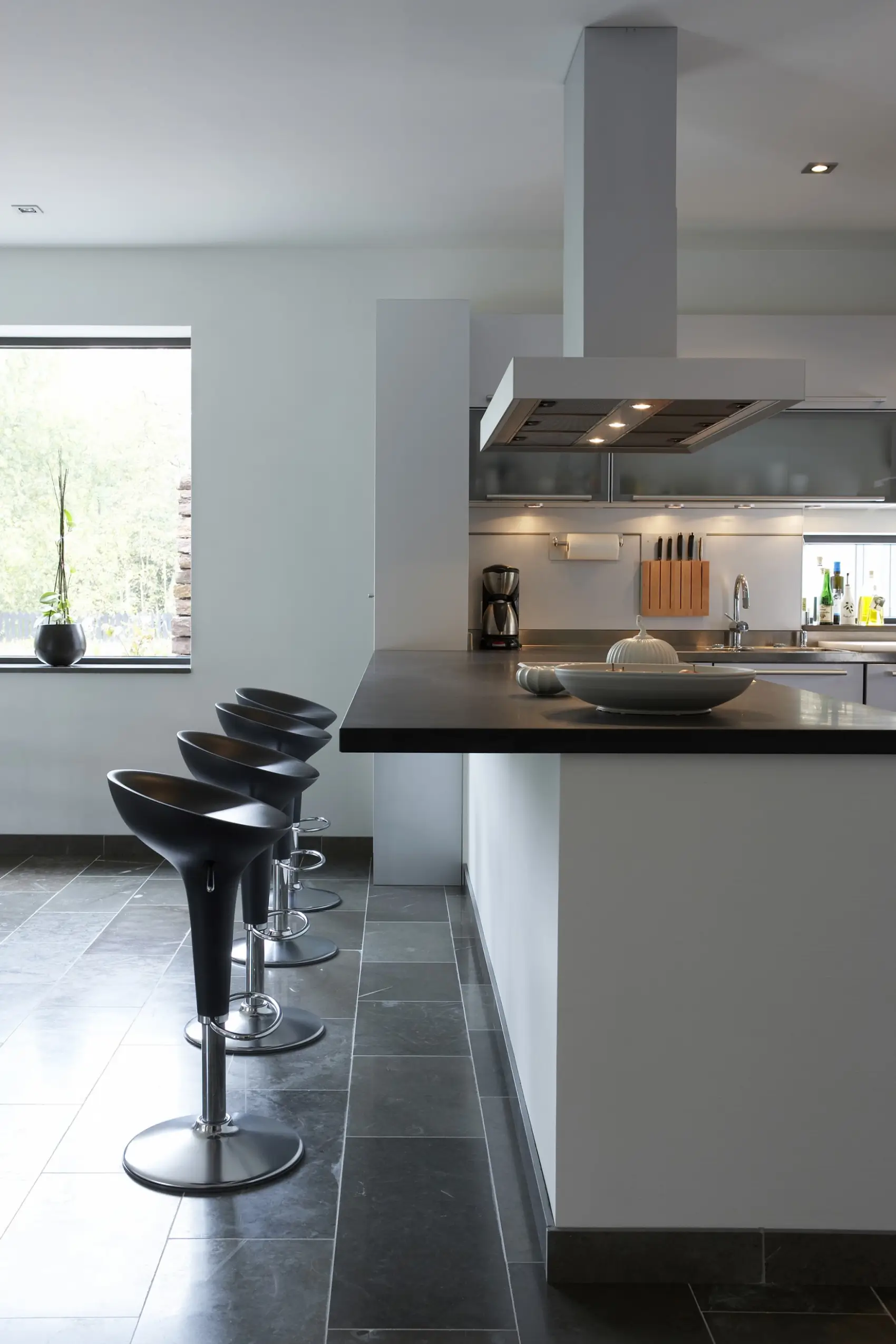 Zybartuva grindys ir stalvirsis virtuves