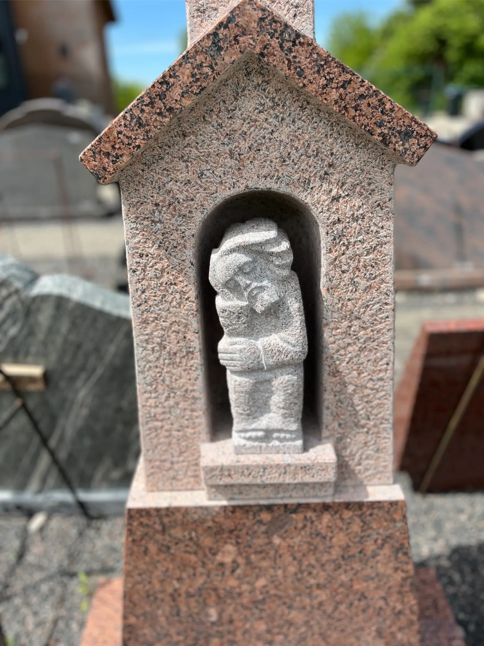 Zybartuva rupintojelio skulptura