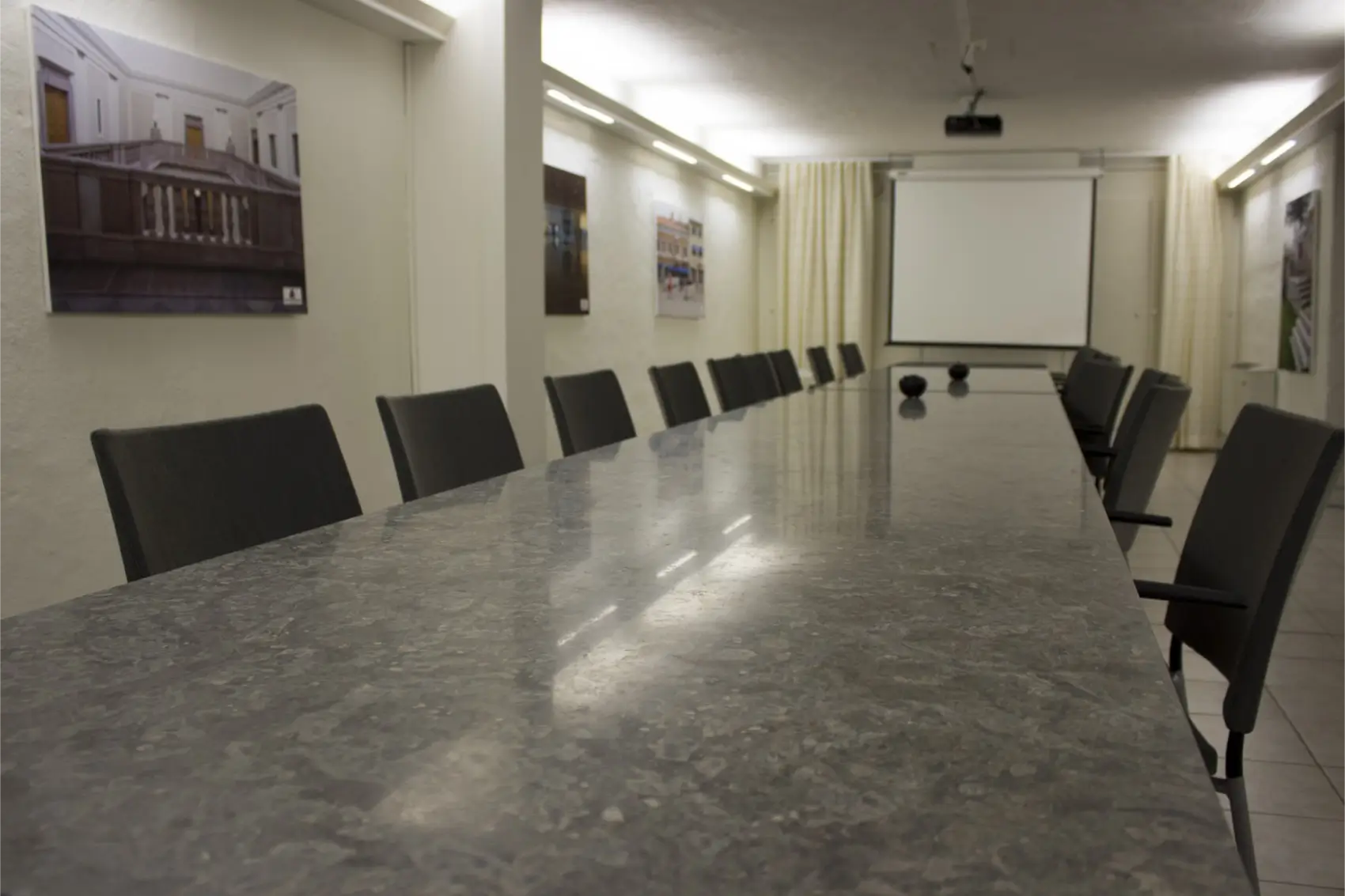 Zybartuva stalo stalvirsis ofisas