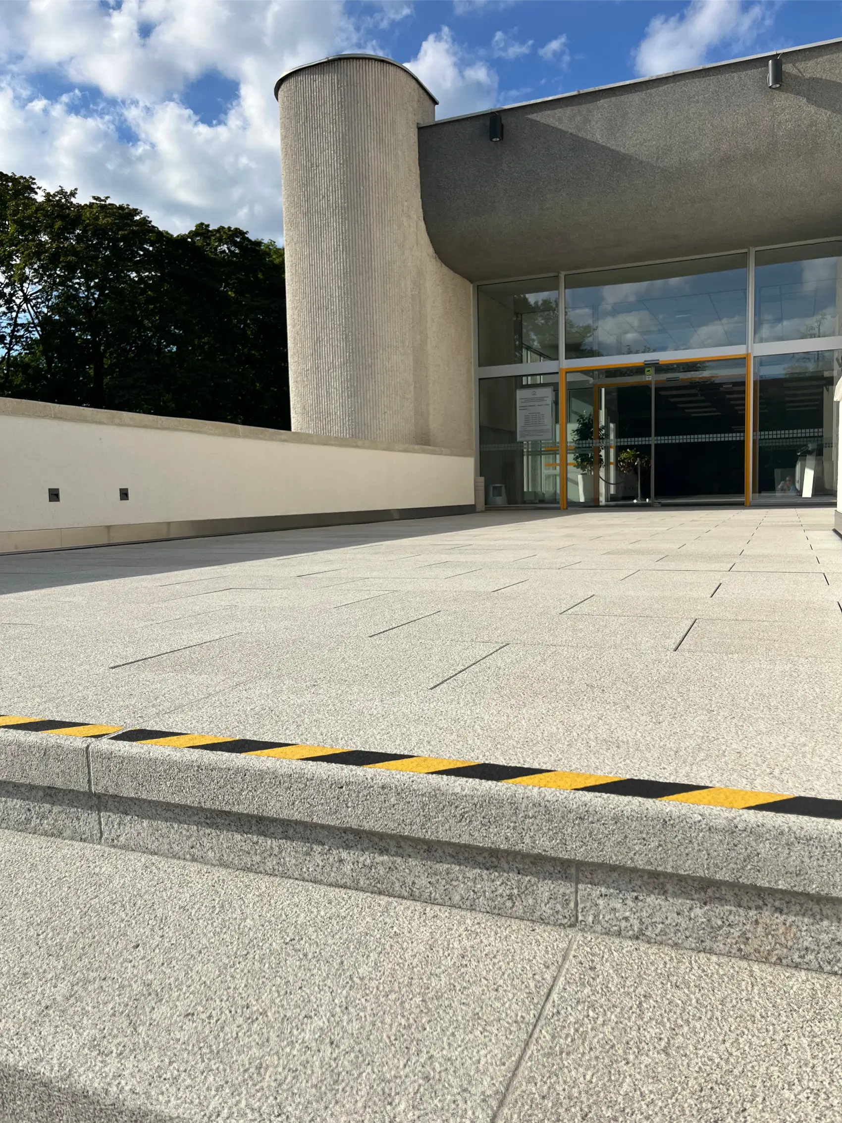 Žybartuva_Santuokų rūmai laiptai1