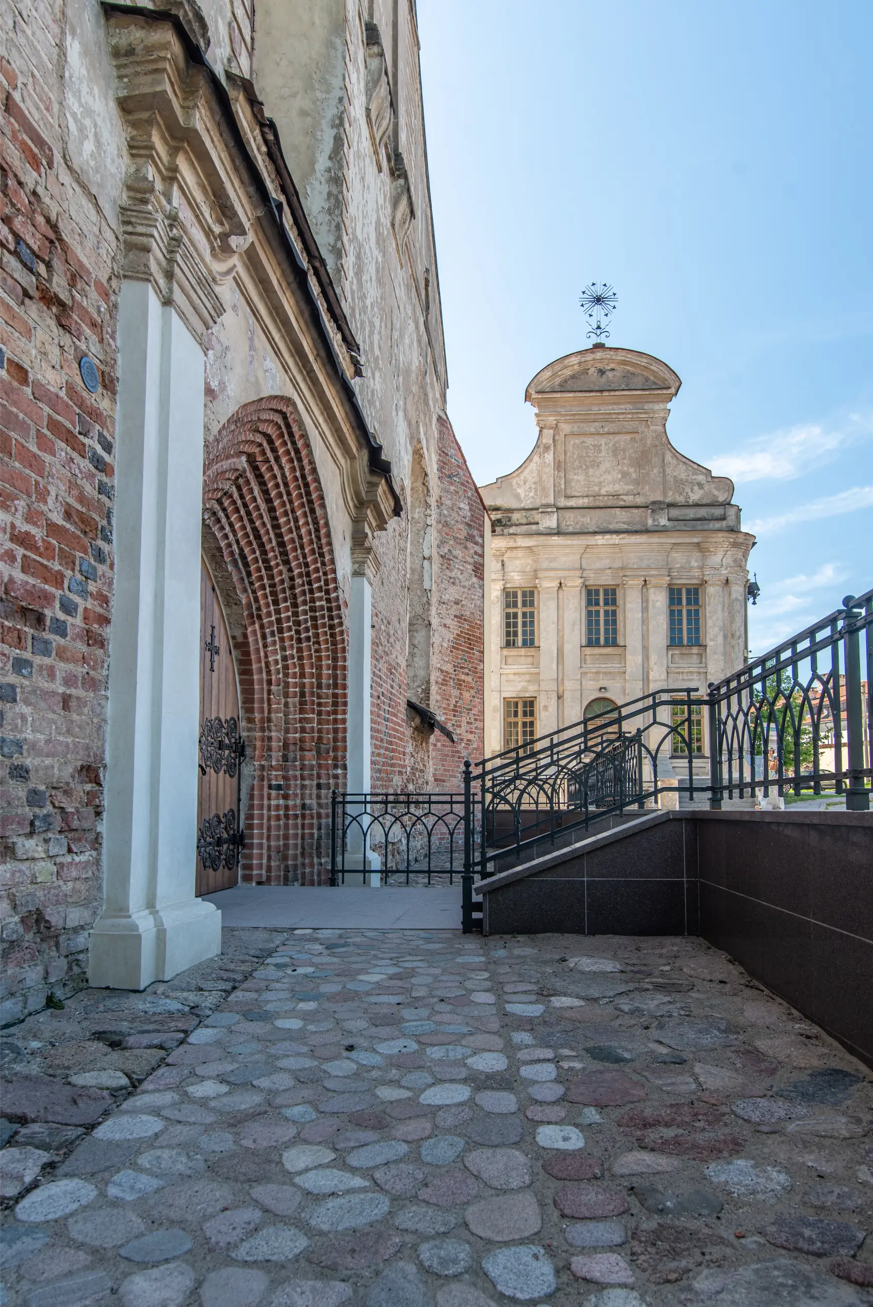 Žybartuva_viešos erdvės_bažnyčios pandusas_Pranciškonų bažnyčia_Vilnius 1