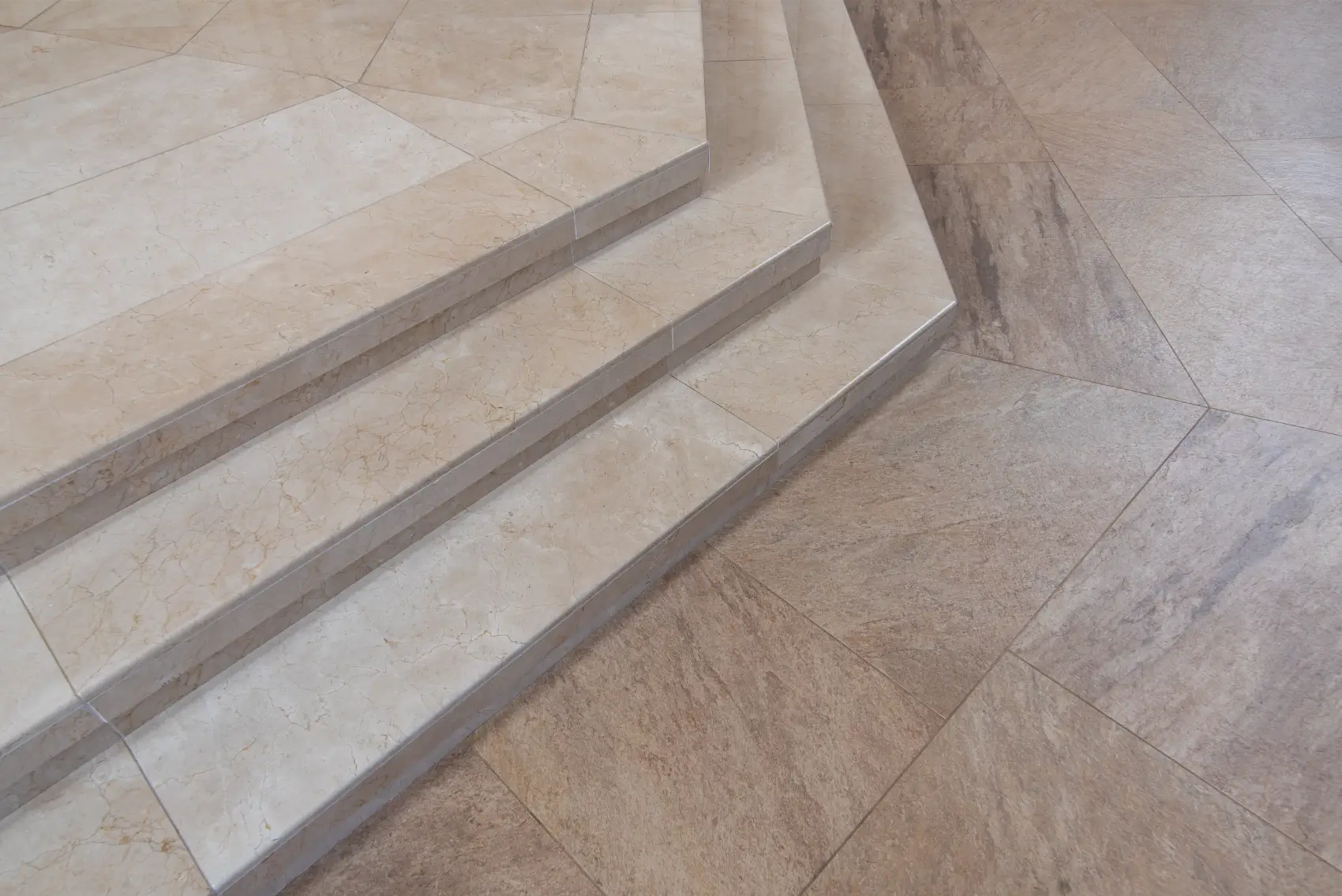 Žybartuva_viešos erdvės_bažnyčios_laiptai_Grigiškių bažnyčia1