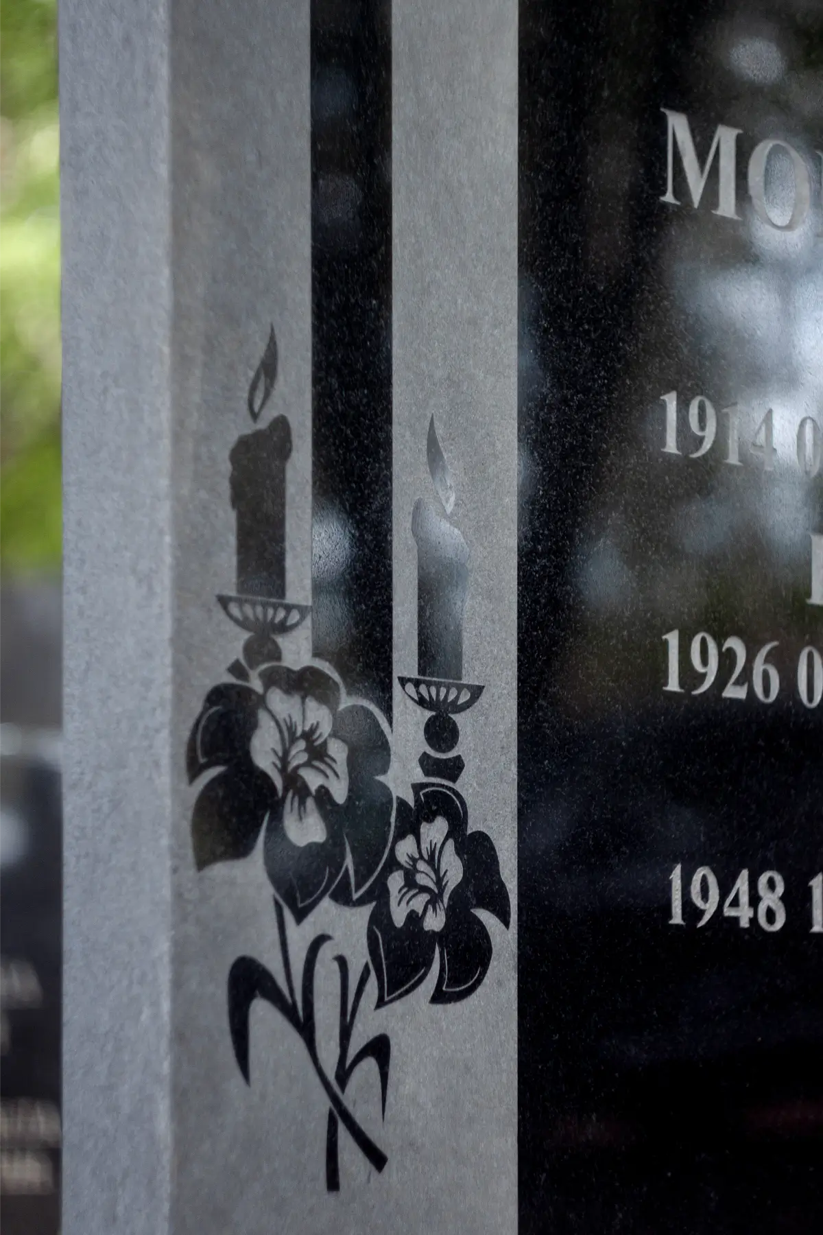 Zybartuva paveikslelis graviruotas ant paminklo