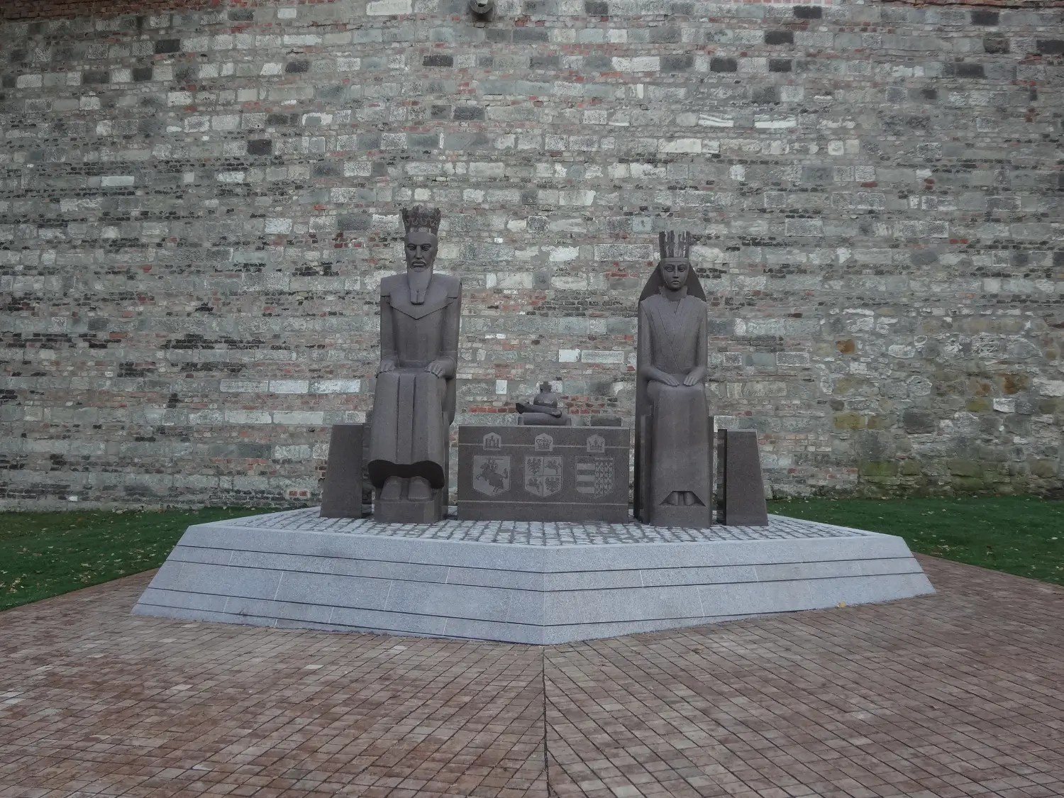 Zybartuva_Jogailos ir Jadvygos paminklas Budapešte 8