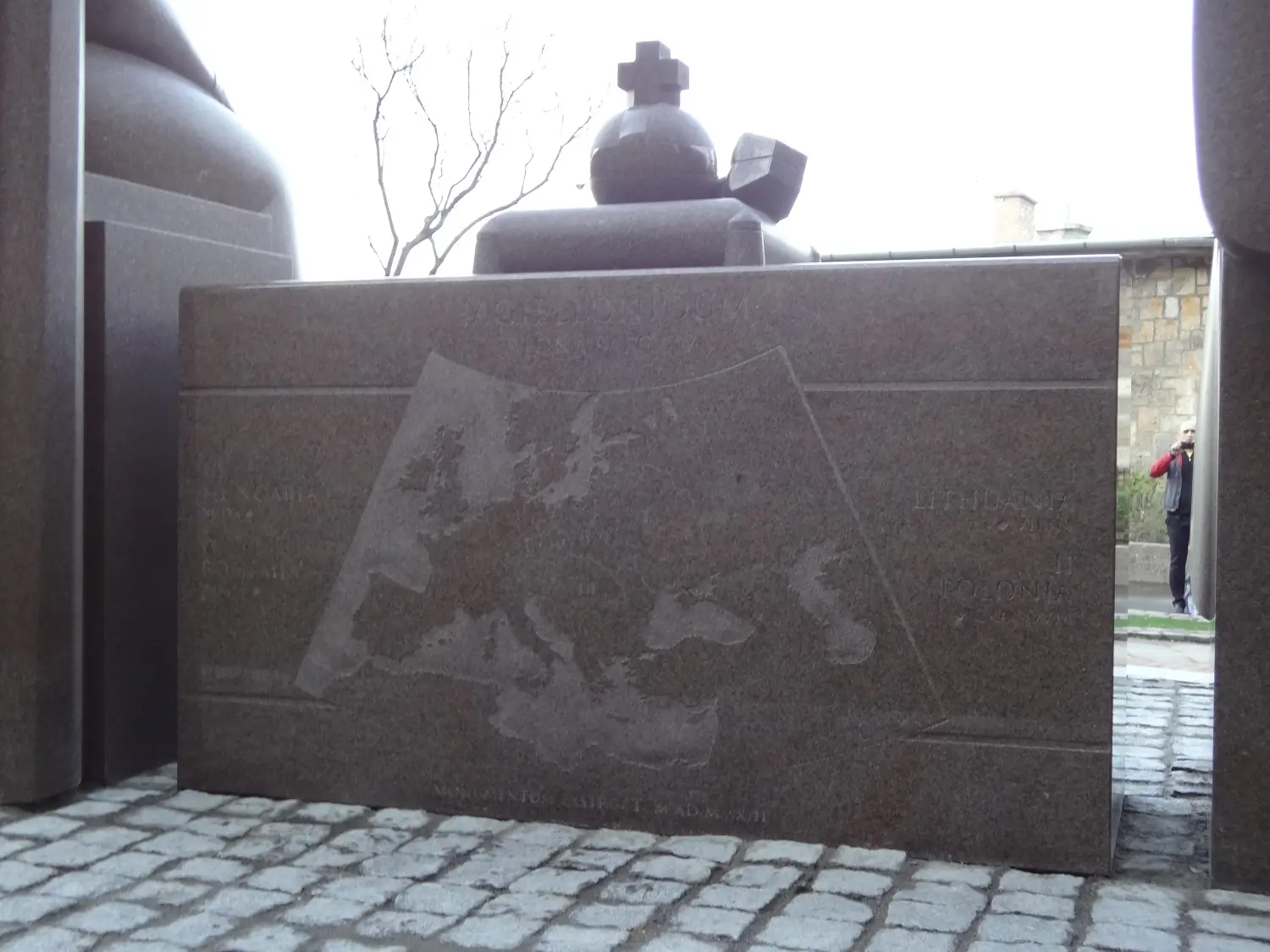 Zybartuva_Jogailos ir Jadvygos paminklas Budapešte detale2