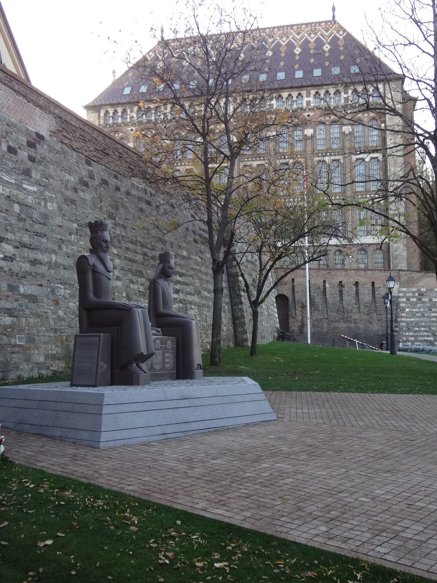 Zybartuva_Jogailos ir Jadvygos paminklas Budapešte2