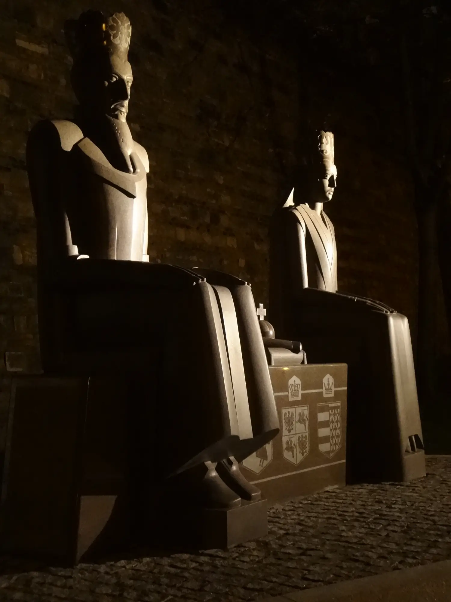 Zybartuva_Jogailos ir Jadvygos paminklas Budapešte3