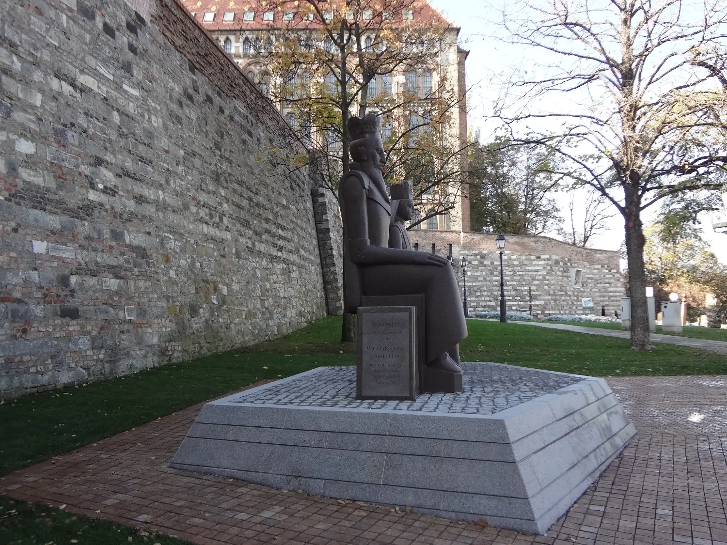 Zybartuva_Jogailos ir Jadvygos paminklas Budapešte5