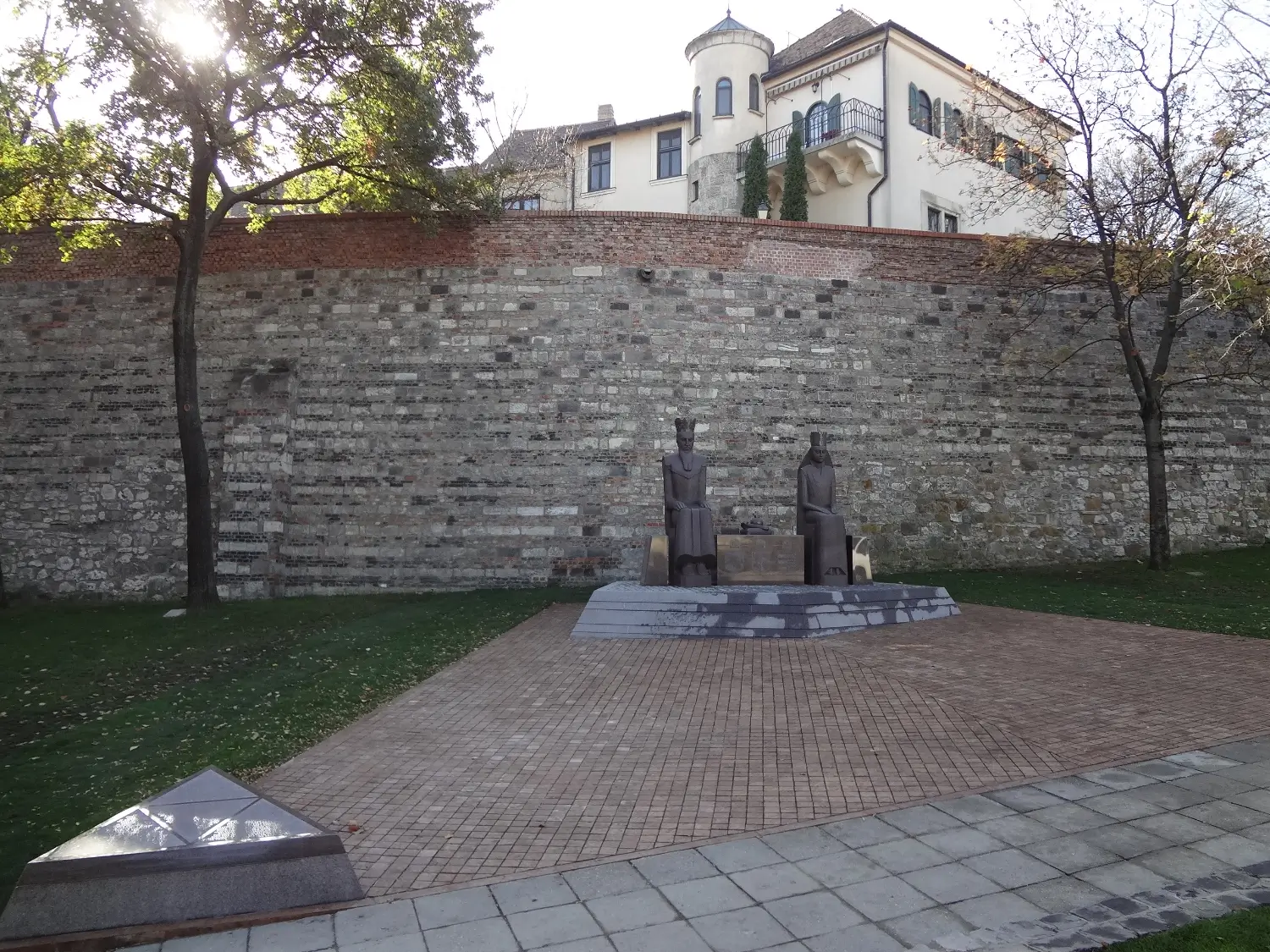 Zybartuva_Jogailos ir Jadvygos paminklas Budapešte6