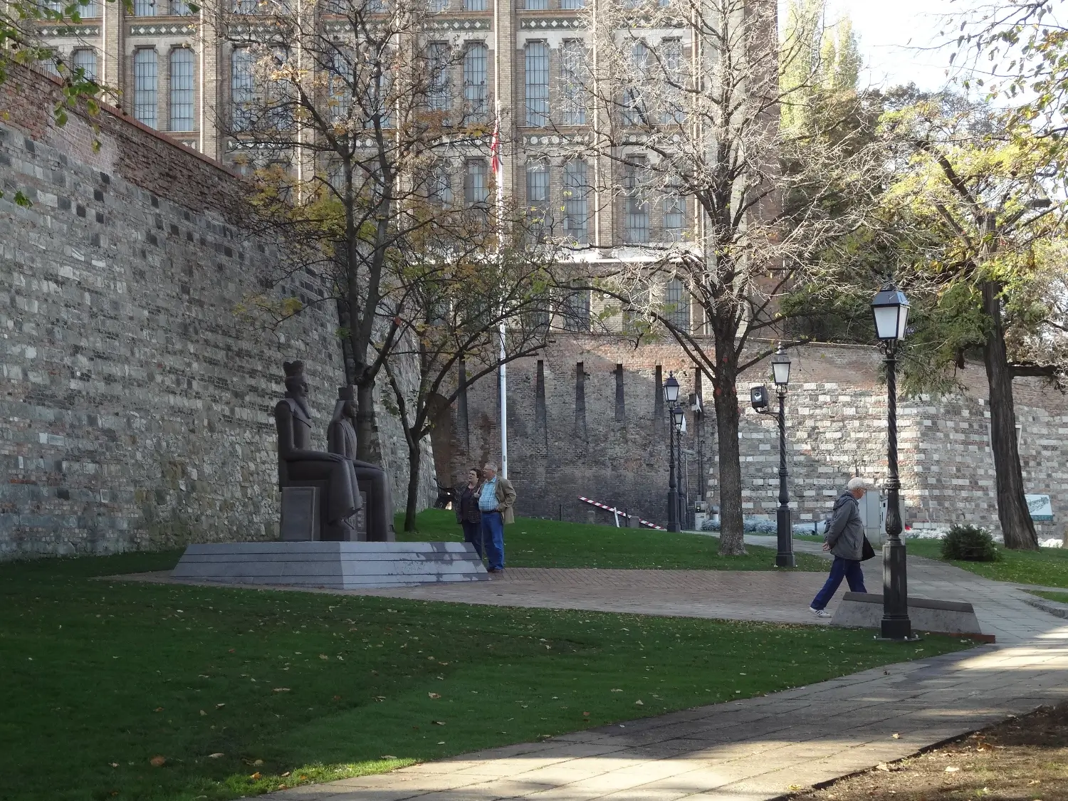 Zybartuva_Jogailos ir Jadvygos paminklas Budapešte7