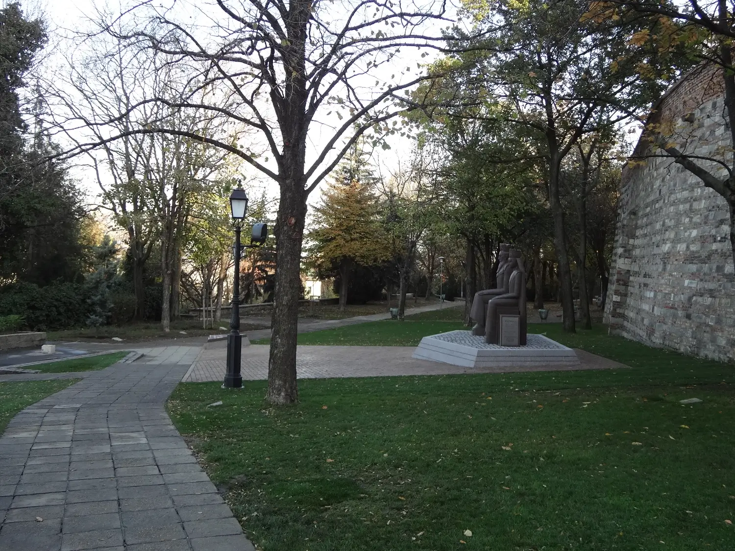 Zybartuva_Jogailos ir Jadvygos paminklas Budapešte9